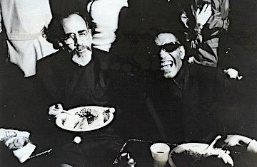 Jerry Wexler and Ray Charles sharing a meal backstage